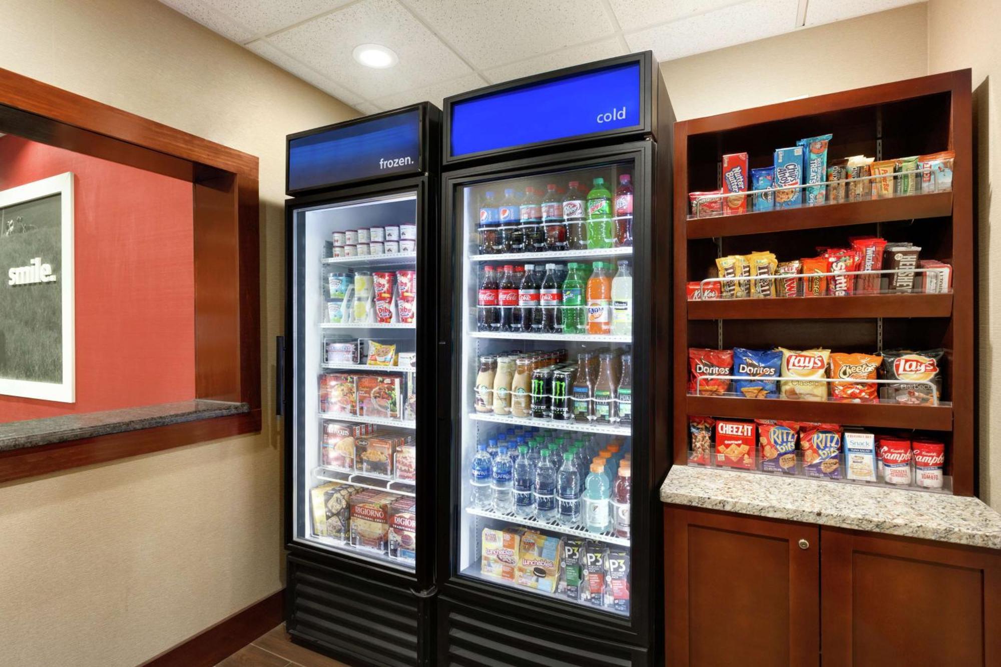 赛克斯森特商城威奇托福尔斯汉普顿酒店 外观 照片